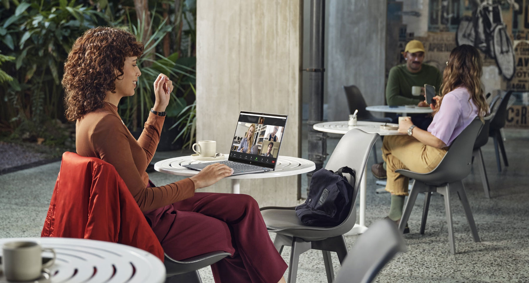 HP Laptop Usage Scene